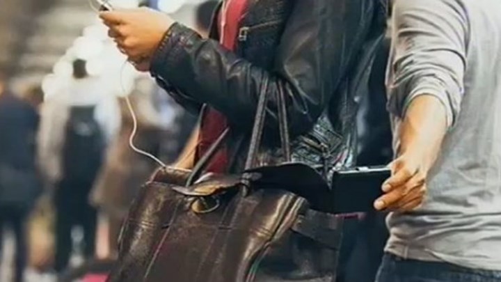 ΕΛ.ΑΣ.: Αυτοί είναι οι πορτοφολάδες που “ξάφριζαν” επιβάτες – Αποκαλυπτικό ΒΙΝΤΕΟ με τη δράση τους
