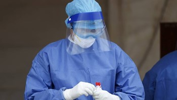 ΠΟΥ: Ο κορονοϊός μπορεί να μεταδοθεί μέσω αέρα κατά τη διάρκεια ιατρικών πράξεων