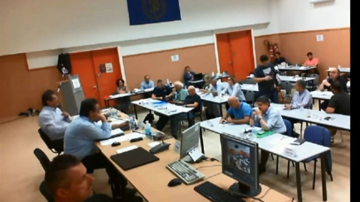 “Γαλλικά” στο δημοτικό συμβούλιο Πάτρας: “Εδώ δε λέμε μ@λ@κ@ς αλλά μινάρας” – ΒΙΝΤΕΟ