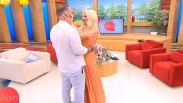 Ελένη Μενεγάκη: Ο Γρηγόρης Γκουντάρας ξέσπασε σε κλάματα στην αγκαλιά της – ΒΙΝΤΕΟ