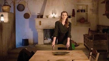 Άγριες Μέλισσες: Το αναπάντεχο περιστατικό και το μυστικό της Ελένης που ανακαλύπτει ο Κυπραίος