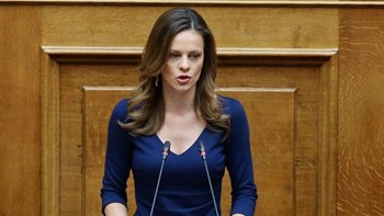 Αχτσιόγλου κατά Βρούτση για τις εκκρεμείς συντάξεις: Αυξήθηκαν τουλάχιστον 50% μέσα σε λίγους μήνες