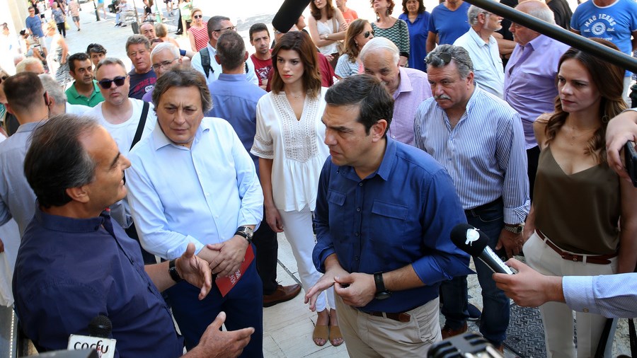 Στην Κέρκυρα ο Αλέξης Τσίπρας: Το κέρασμα με κουμ κουάτ – ΒΙΝΤΕΟ