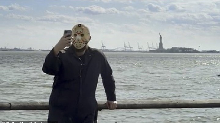 Ο Τζέισον του “Παρασκευή και 13” προτρέπει τους φίλους του να… φορούν μάσκα – ΒΙΝΤΕΟ