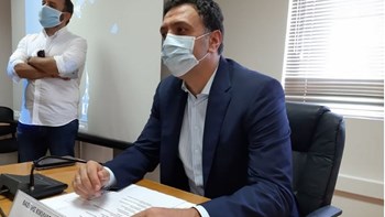 Στην Κρήτη ο Κικίλιας: Η σύσκεψη με μάσκες και αντισηπτικά και η συγγνώμη για την αργοπορία – ΦΩΤΟ