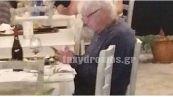 Στάνλεϊ Τζόνσον: Καραβίδες, χωριάτικη και κόκκινο κρασί απόλαυσε στο Πήλιο – ΦΩΤΟ