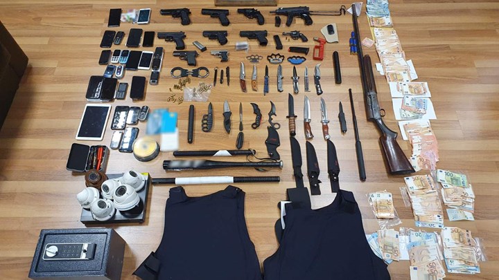 Κύκλωμα εκβιαστών: Ξυλοδαρμοί, βόμβες, ναρκωτικά και… κυνομαχίες – ΦΩΤΟ – ΒΙΝΤΕΟ