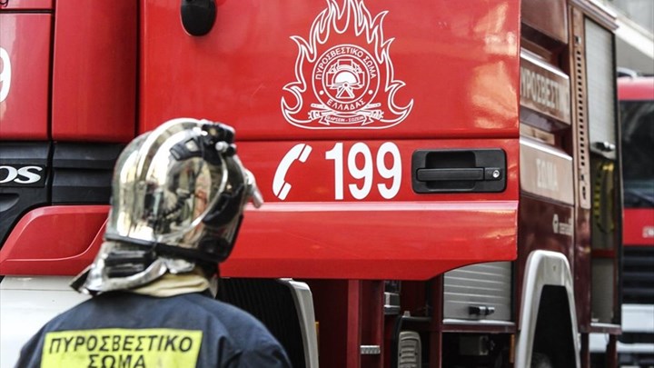 Διαμέρισμα τυλίχθηκε στις φλόγες στη Νίκαια