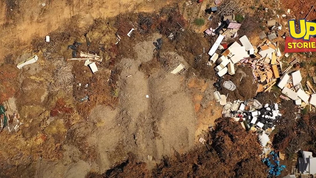 Μάτι: Θλιβερές εικόνες δύο χρόνια μετά την τραγωδία – Μπάζα και καμένα κλαδιά μέσα στο δάσος – BINTEO