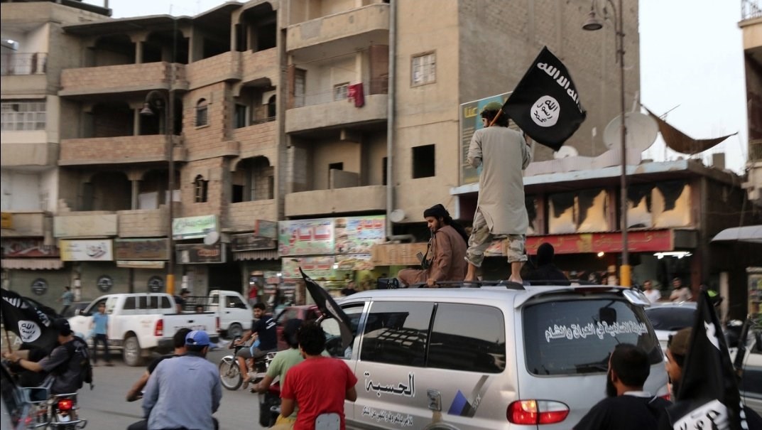 Συρία: Τουλάχιστον 50 νεκροί στις συγκρούσεις μεταξύ φιλοκυβερνητικών δυνάμεων και τζιχαντιστών