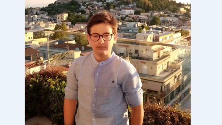 Σπουδαία διάκριση για 13χρονο Έλληνα μαθητή – Πρώτος σε παγκόσμιο διαγωνισμό ποίησης