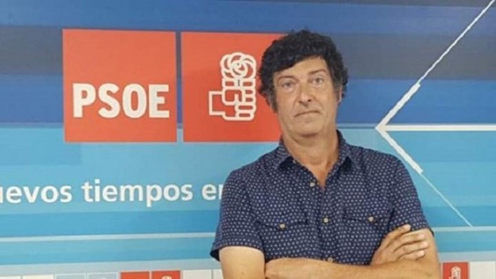 Επικό ΒΙΝΤΕΟ: Δημοτικός σύμβουλος απολάμβανε το ντους του σε απευθείας μετάδοση