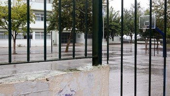 Πάτρα: Έριξαν μολότοφ σε δημοτικό σχολείο