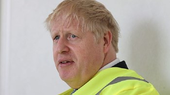 Κουρεύτηκε ο Μπόρις Τζόνσον μετά τη χαλάρωση των μέτρων – ΒΙΝΤΕΟ