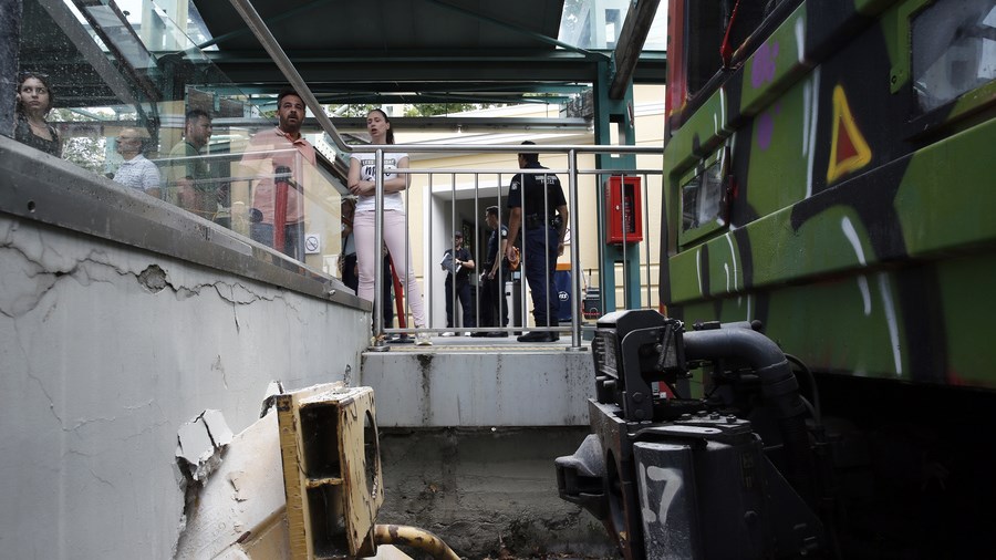 ΗΣΑΠ Κηφισιάς: Νέες εικόνες από τον συρμό που έπεσε σε τοιχίο – ΦΩΤΟ