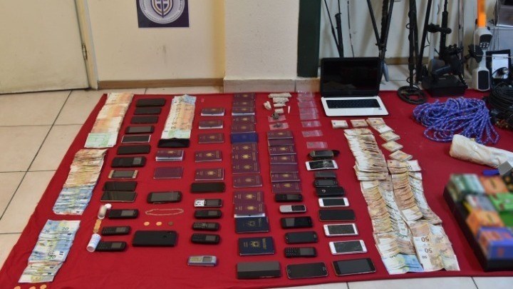 Αποκαλύψεις για τα κυκλώματα στα οποία εμπλέκονται αστυνομικοί – Το “σκαθάρι”, ο “Μεξικανός” και οι ανασκαφές