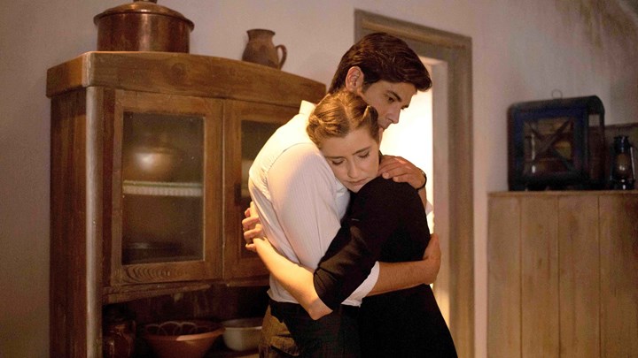 Άγριες Μέλισσες: Το γλέντι στο Διαφάνι διακόπτεται και η Ελένη δίνει τέλος στο δίλημμα