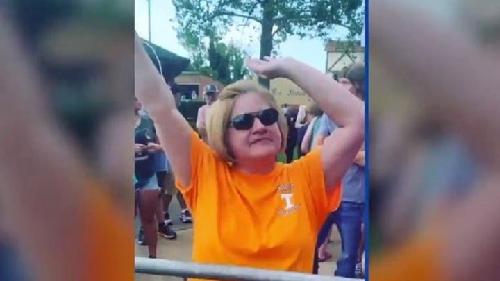 ΗΠΑ: Το ρατσιστικό της παραλήρημα τής στοίχισε τη δουλειά της -ΒΙΝΤΕΟ