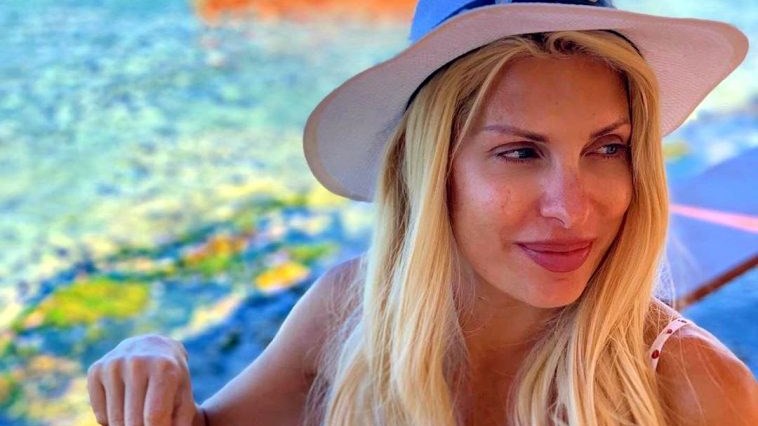 Ελένη Μενεγάκη: Έξοδος για θερινό σινεμά στην Άνδρο – ΦΩΤΟ