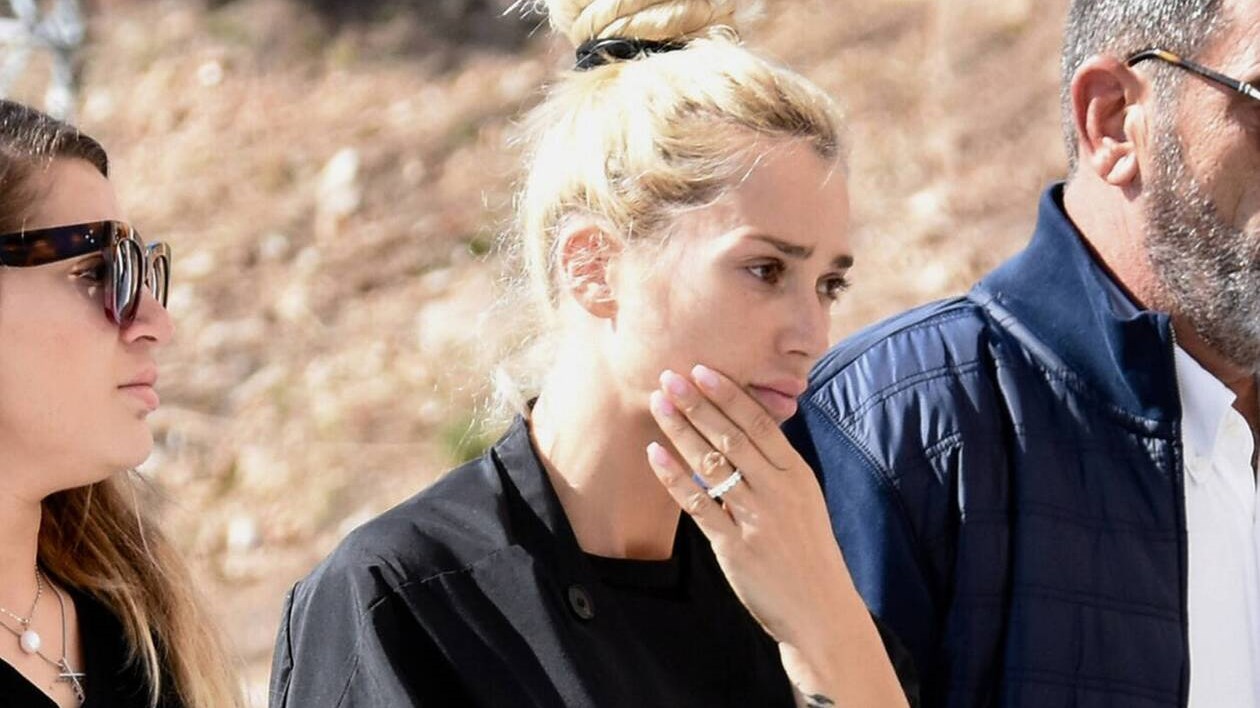 Δολοφονία Μακρή: Ξέσπασε σε λυγμούς η Βικτώρια Καρύδα στο δικαστήριο – Αναγνώρισε τον εκτελεστή του συζύγου της