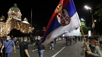 Σερβία: Απαγόρευση συγκεντρώσεων και περιορισμένο ωράριο καταστημάτων αποφάσισε η κυβέρνηση