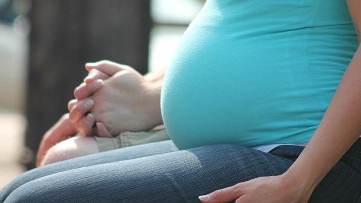 Νέα έρευνα: Είναι πιθανό οι έγκυες γυναίκες να μεταδώσουν τον κορονοϊό στο μωρό τους