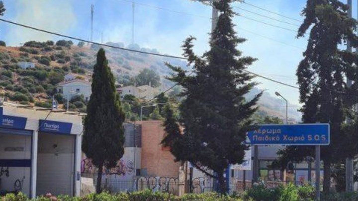 Φωτιά στη Βάρη – Τι δήλωσε στο enikos.gr ο γενικός διευθυντής των Παιδικών Χωριών SOS για την εκκένωση
