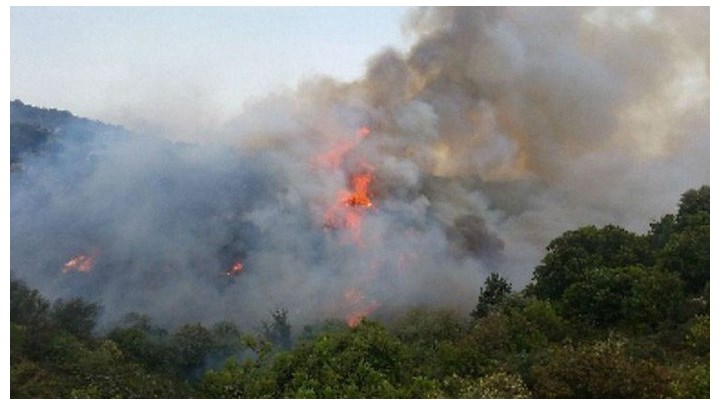 Μεγάλη φωτιά στην Κρήτη – Συναγερμός στην Πυροσβεστική