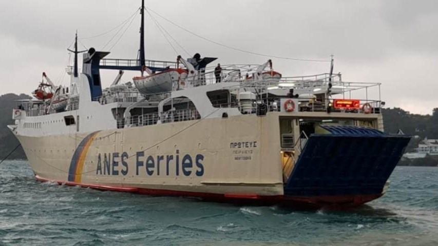 Σκόπελος: Προσάραξη πλοίου στο λιμάνι της Γλώσσας με 214 επιβάτες