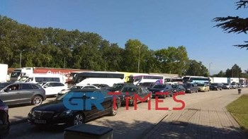 Προμαχώνας: Ουρές στα σύνορα – Εντατικοί οι έλεγχοι στους ταξιδιώτες – ΦΩΤΟ – ΒΙΝΤΕΟ