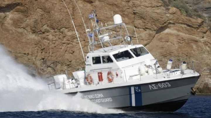 Κρήτη: Μεγάλη επιχείρηση του Λιμενικού – Αγνοούνται τέσσερις άνθρωποι έπειτα από ανατροπή βάρκας