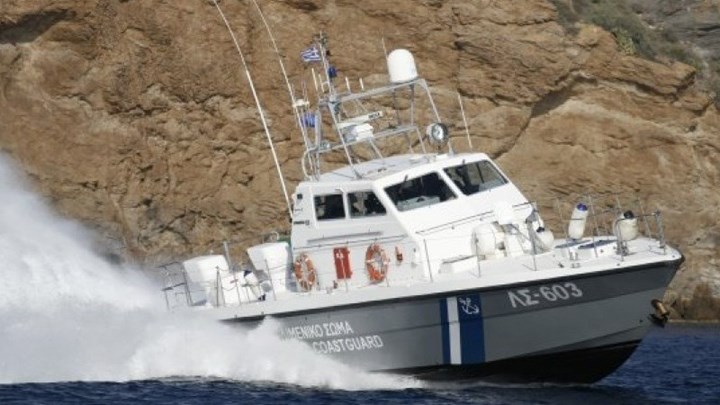Κρήτη: Μεγάλη επιχείρηση του Λιμενικού – Αγνοούνται τέσσερις άνθρωποι έπειτα από ανατροπή βάρκας