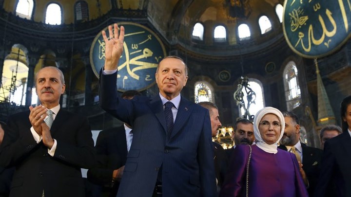 Ο Ερντογάν με την Αγία Σοφία επιχειρεί να… γκρεμίσει την Τουρκία