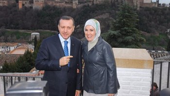 Αγία Σοφία: Η Εμινέ Ερντογάν δεν κρύβει τη χαρά της – “Δόξα τον Αλλάχ”