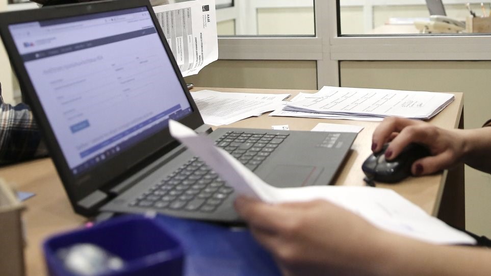 Υπουργείο Εργασίας: Έρχεται νομοσχέδιο για την τηλεργασία – Τι απαντά η Αχτσιόγλου