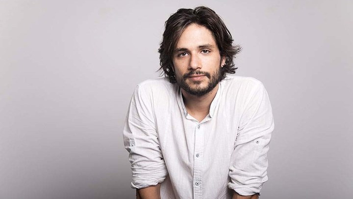 Ο Νιάρρος θα «χτυπήσει» με γερούς «Παίκτες» στο θέατρο «Κιβωτός» σε σκηνοθεσία του Κουτλή