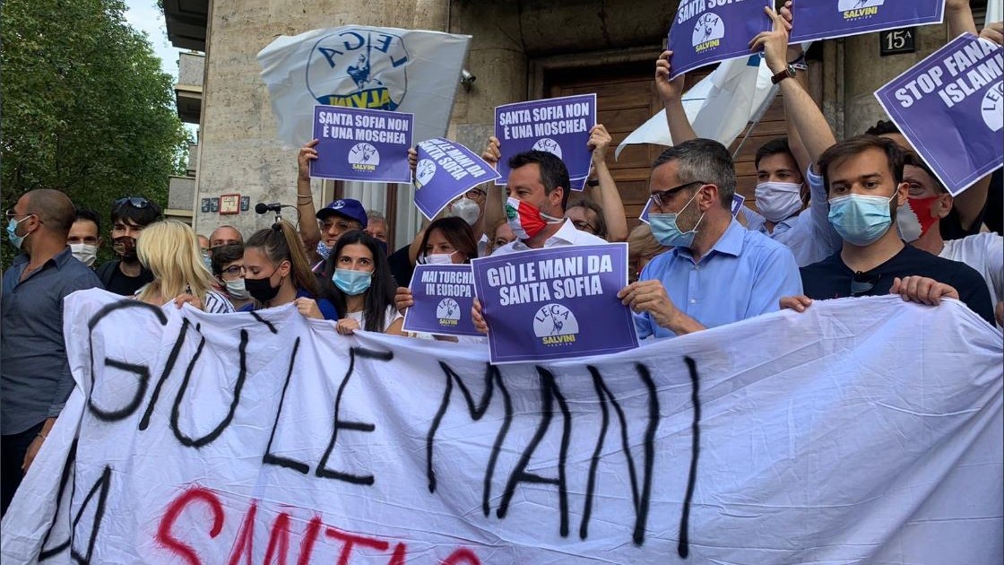 Διαμαρτυρία Σαλβίνι στην Ιταλία: Κάτω τα χέρια από την Αγία Σοφία – ΒΙΝΤΕΟ