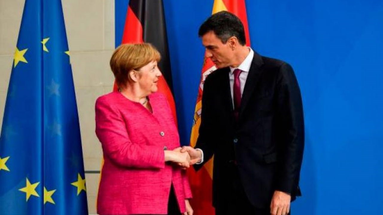 Σύνοδος Κορυφής: Με διάθεση συμβιβασμού για το ταμείο ανάκαμψης εμφανίστηκε η Μέρκελ