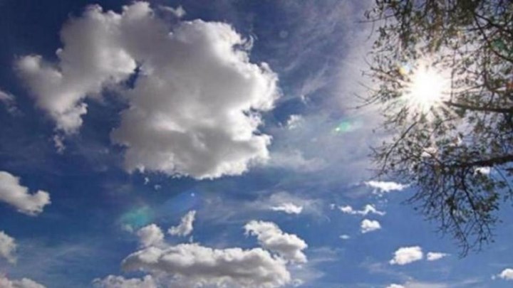 Καιρός: Λιακάδα και τοπικές βροχές σήμερα – Πού θα σημειωθεί άνοδος της θερμοκρασίας