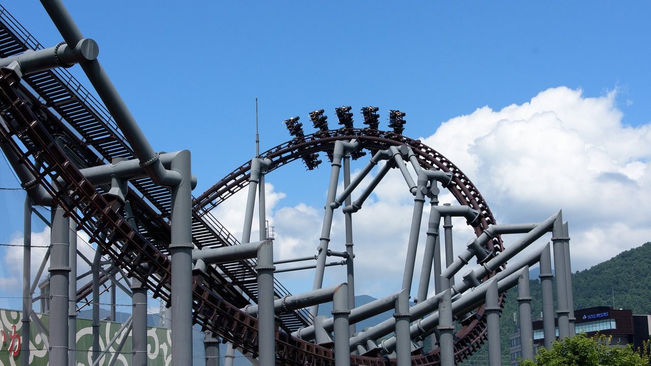 Κορονοϊός: Λούνα παρκ ζητεί από τους επισκέπτες του να μην ουρλιάζουν στο roller coaster – Δείτε γιατί