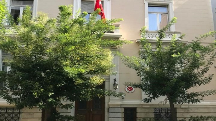 Πρόκληση από την τουρκική πρεσβεία στην Αθήνα: Περιμένουμε την έκδοση των οκτώ αξιωματικών