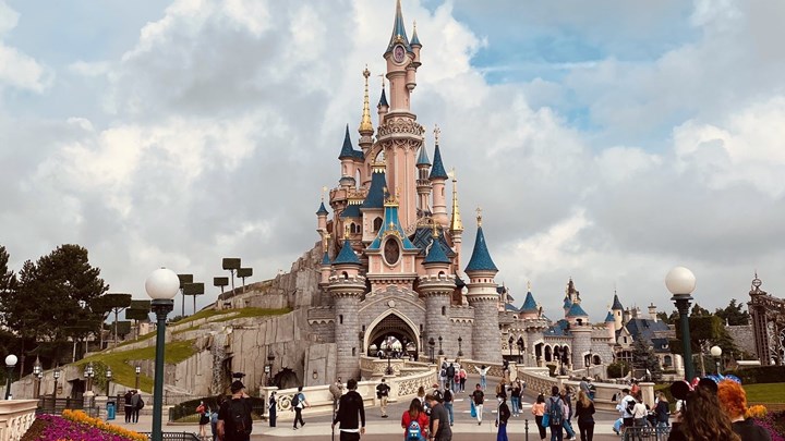 Άνοιξε η Disneyland στο Παρίσι – Υποχρεωτική η μάσκα και η τήρηση αποστάσεων – ΦΩΤΟ – ΒΙΝΤΕΟ