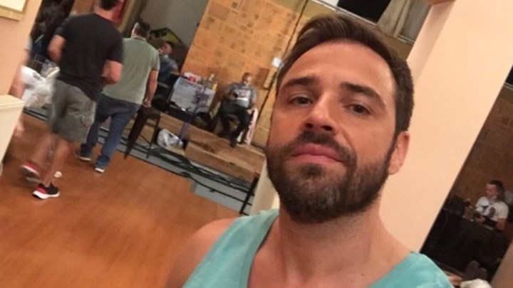 Ο Βλάχος γίνεται ηλεκτρολόγος Μήτσος και… ανάβει φωτιές στη “Μουρμούρα”