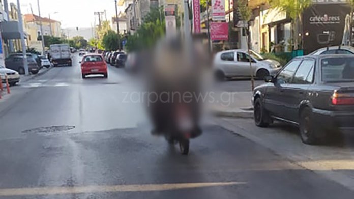 Χανιά: Ο δικυκλιστής που έγινε… viral – Δείτε ποιον τρόπο βρήκε για να μεταφέρει λάστιχα – ΦΩΤΟ