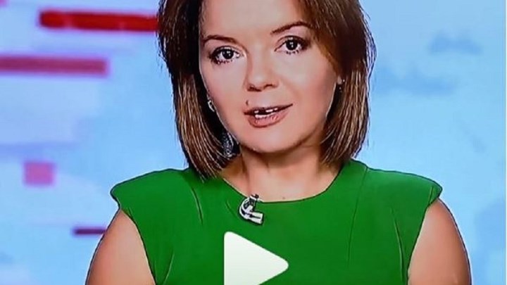 Viral ΒΙΝΤΕΟ: Έπεσε το δόντι παρουσιάστριας στον τηλεοπτικό αέρα – Πώς αντέδρασε