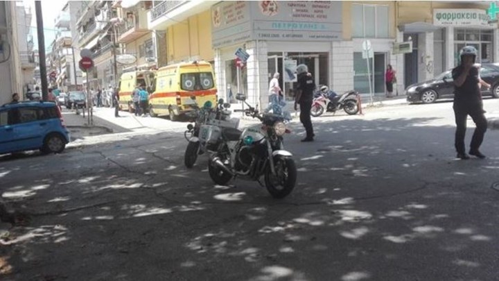 Πανικός στην Κοζάνη: Άνδρας μπούκαρε στην εφορία με τσεκούρι και τραυμάτισε υπαλλήλους – ΦΩΤΟ- BINTEO