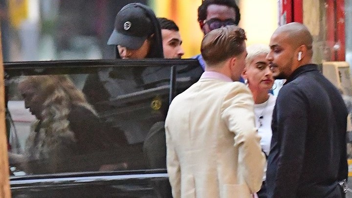 Μαντόνα: Σπάνια επανασύνδεση με τον Γκάι Ρίτσι – Στο πλευρό της ο 25χρονος σύντροφός της -ΦΩΤΟ