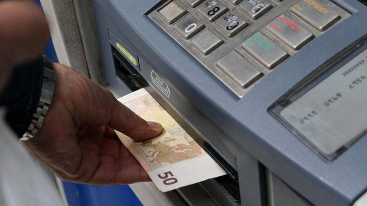 Επίδομα 534 ευρώ: Πληρωμές σε 76.508 δικαιούχους την Παρασκευή – Ποιους αφορά