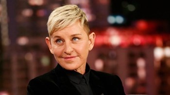 Ellen DeGeneres: Στο στόχαστρο ξανά η παρουσιάστρια – Νέες καταγγελίες για “τοξικό περιβάλλον”