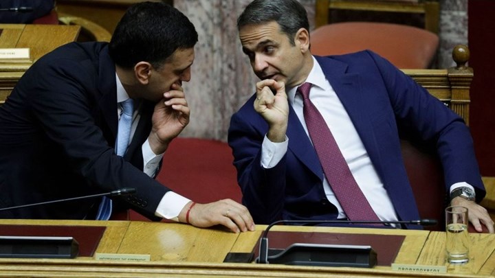 Επίθεση με τσεκούρι στη ΔΟΥ Κοζάνης: Τηλεφωνική επικοινωνία Μητσοτάκη – Κικίλια